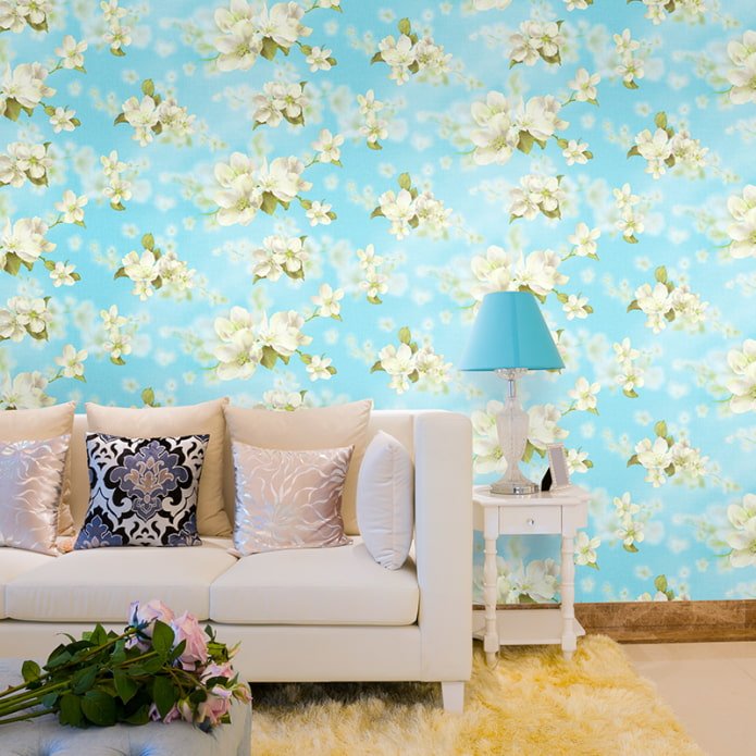 behang met een bloeiende appelboom in het interieur