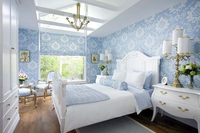 blauw behang in het interieur