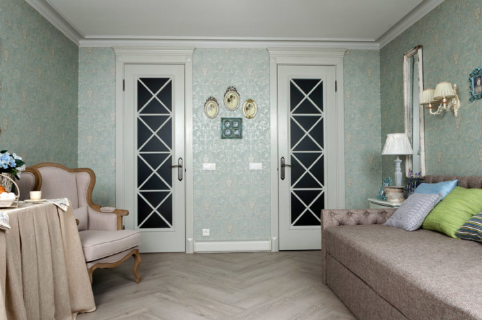 behang in de kamer in Proven?aalse stijl