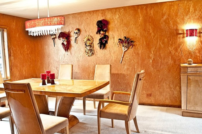 muren onder Venetiaans pleisterwerk