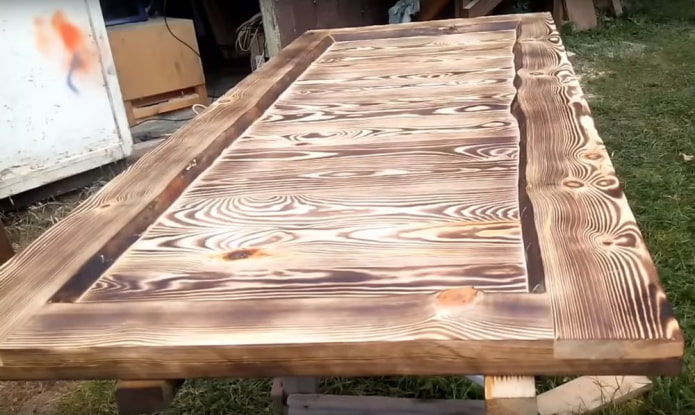 gebrande plank deurkozijn