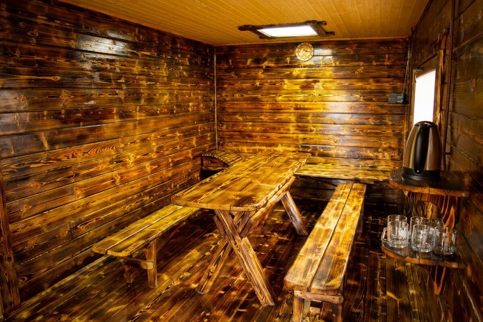 afwerking en badmeubels van gebrand hout