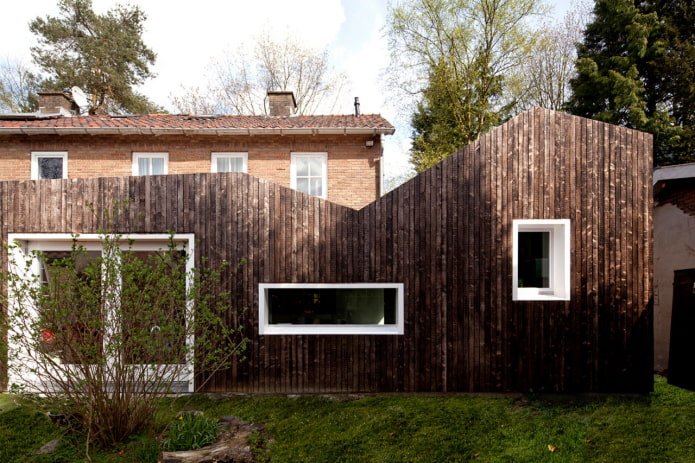gevel van gebrand hout