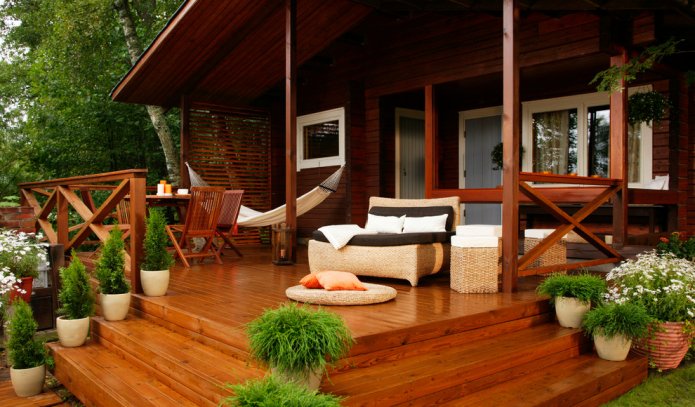 Veranda met tropische accenten
