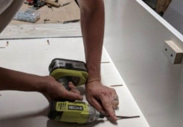 bevestiging van de wanden