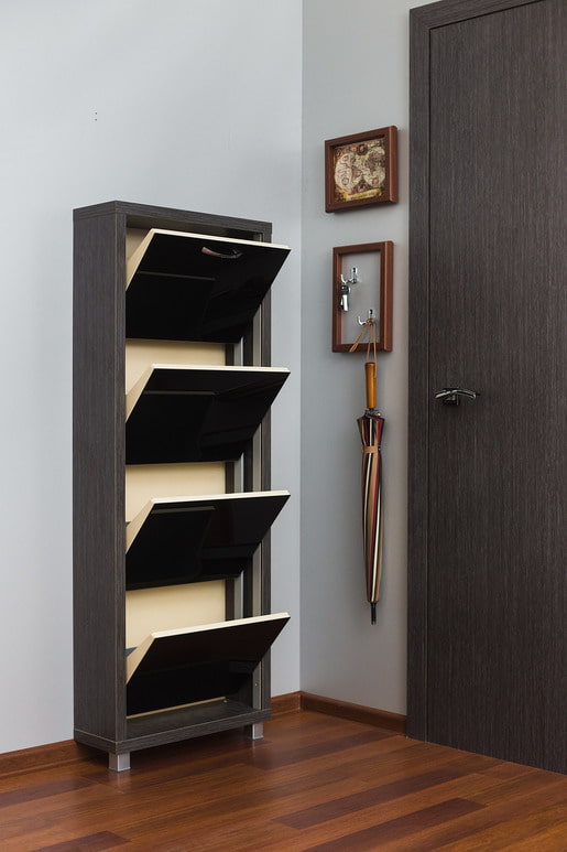 wenge schoenenkast in de hal