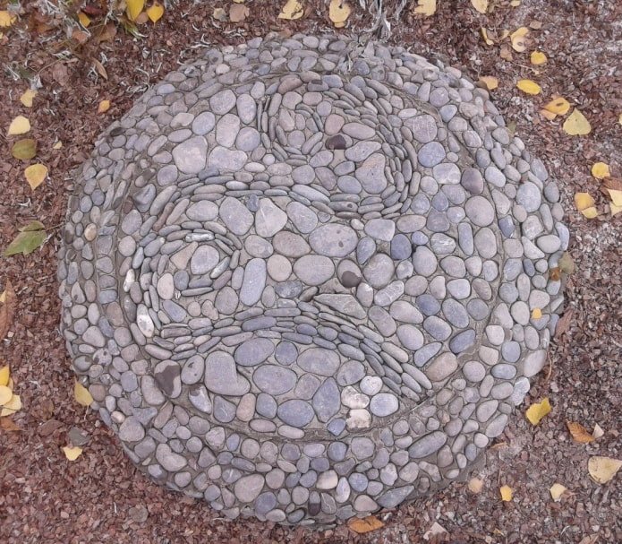 septictankdeksel bekleed met stenen