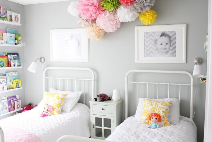 foto's in het interieur van een kinderkamer