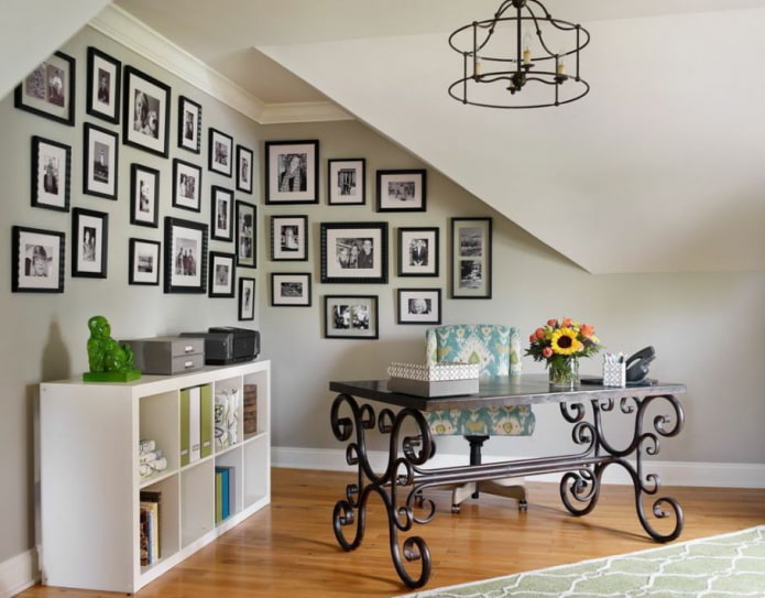 foto's in de hoek in het interieur