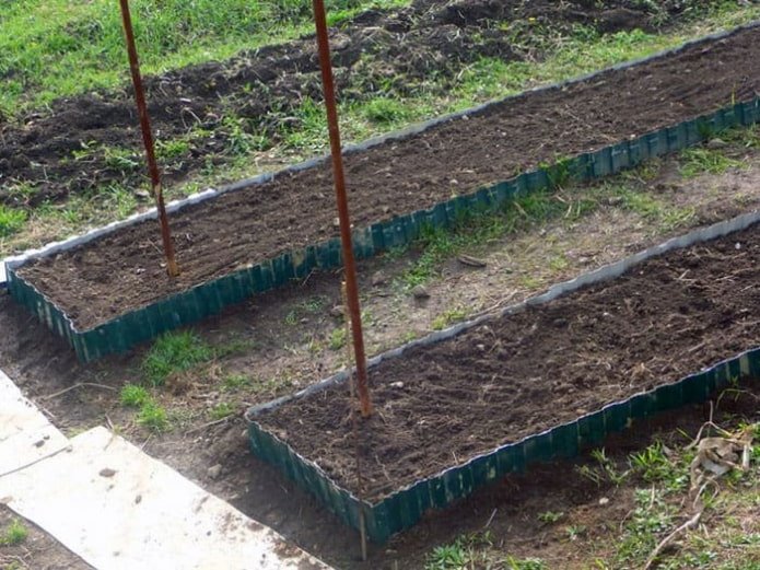 omheining van gegolfd plaatstaal