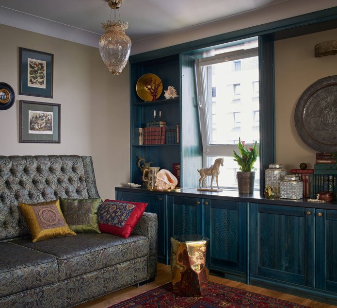 meubelwand rond het raam