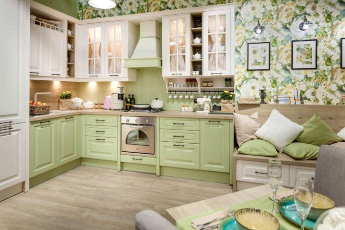 bloemenbehang voor de keuken