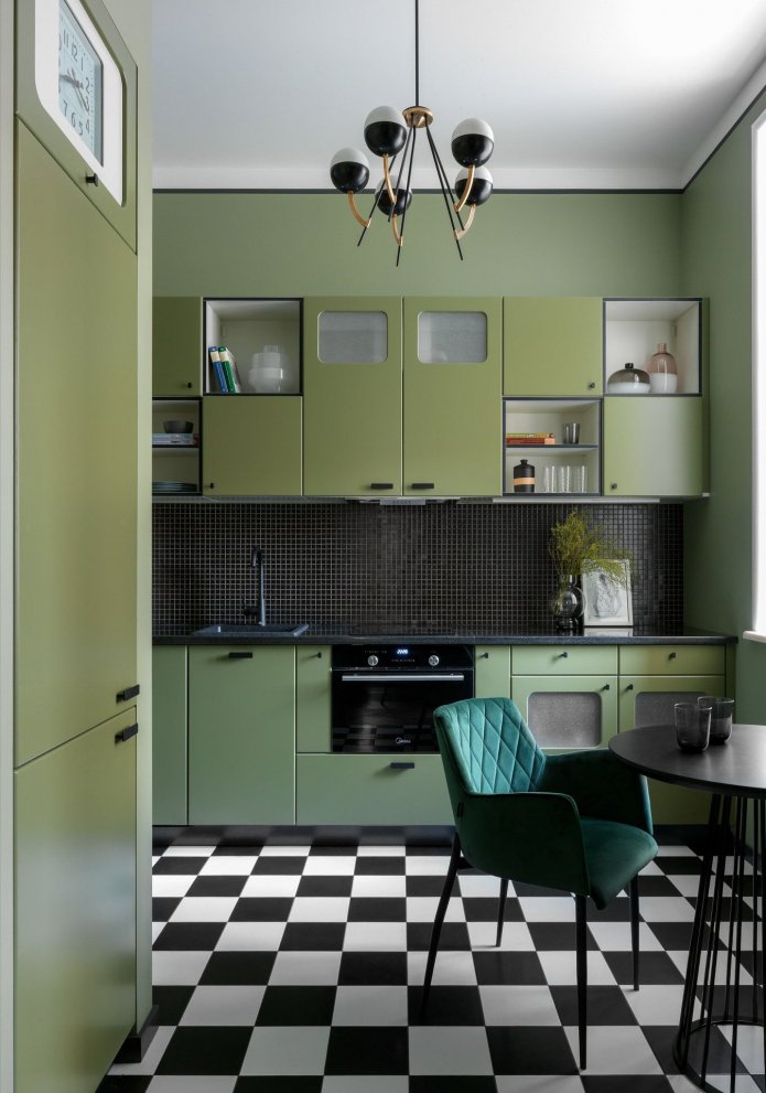 vloer in een olijfgroene keuken