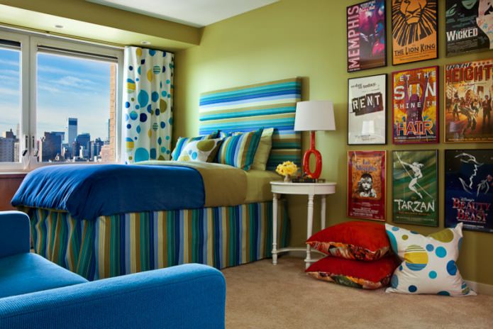 Blauwe en olijfkleurige kinderkamer