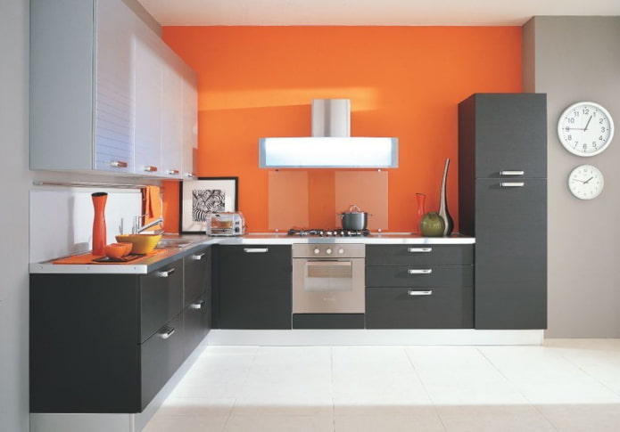 keukeninterieur in grijsoranje tinten