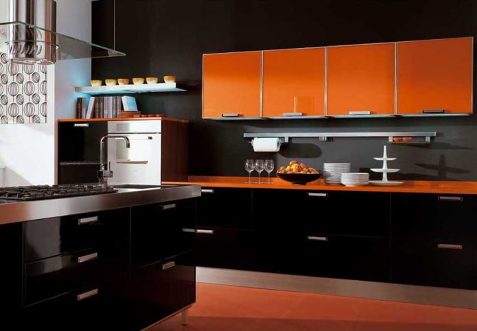 keukeninterieur in zwart-oranje tinten