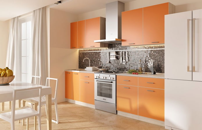 keukeninterieur in beige en oranje tinten