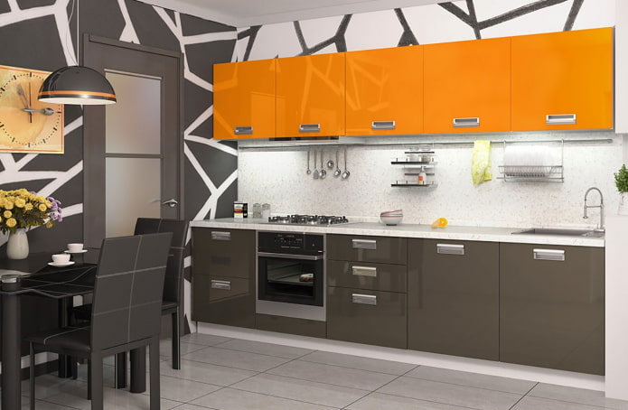 behang in het keukeninterieur in oranje tinten