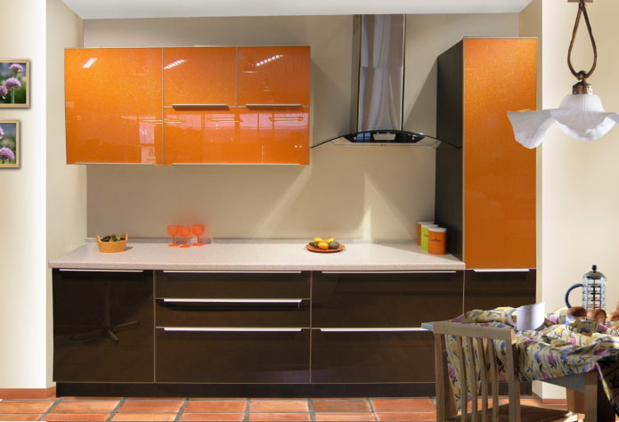 keukeninterieurontwerp in oranje tinten