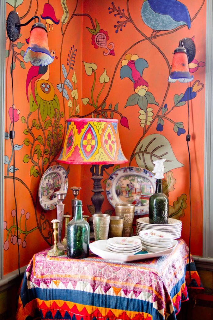 oranje muren met een patroon