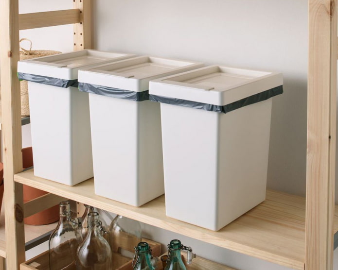 Containers op een plank 10 l
