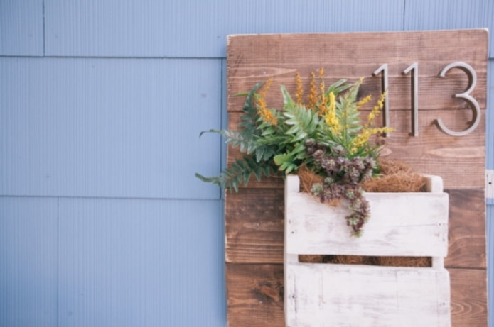 Bord met bloemen