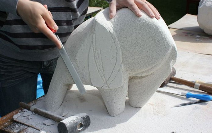 het proces van het maken van een sculptuur