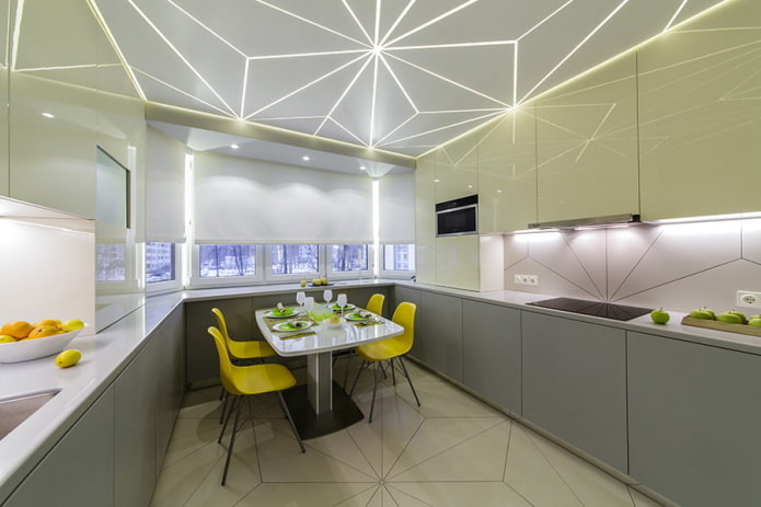 spanplafond met achtergrondverlichting in het keukeninterieur
