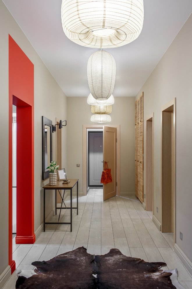 hoofdverlichting in het interieur van de gang