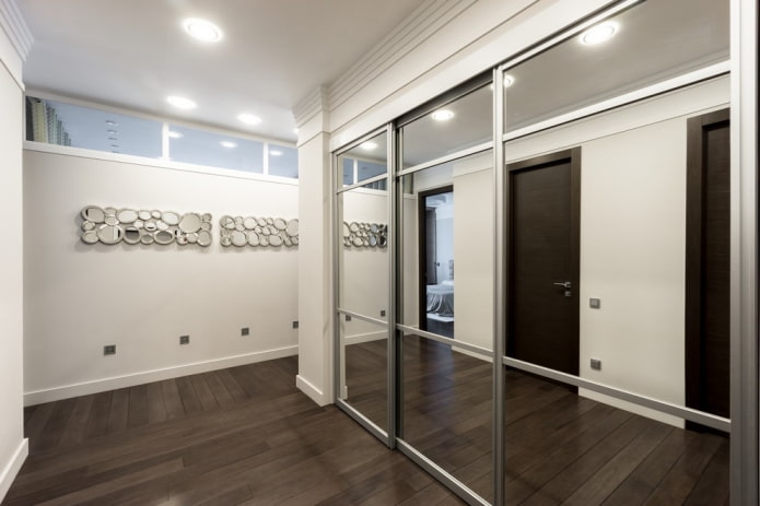 verlichting in het interieur van een L-vormige gang