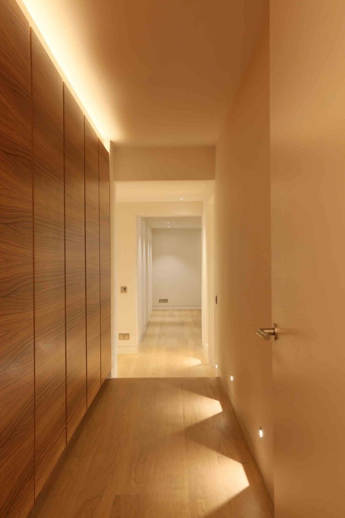 decoratieve verlichting in het interieur van de gang