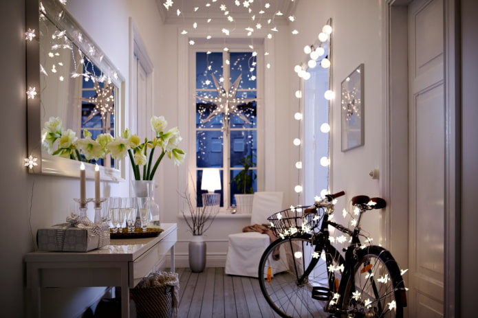 decoratieve verlichting in het interieur van de gang