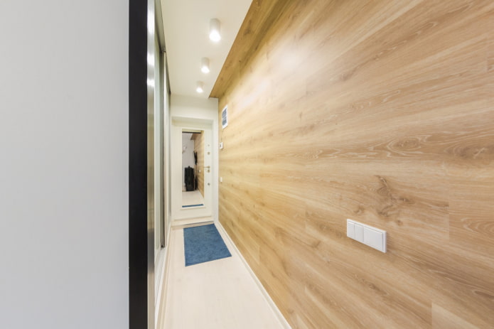 verlichting in het interieur van een lange gang