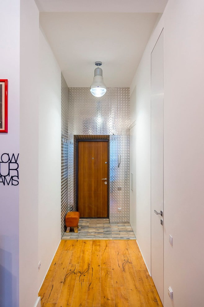 locatie van lampen in het interieur van de gang