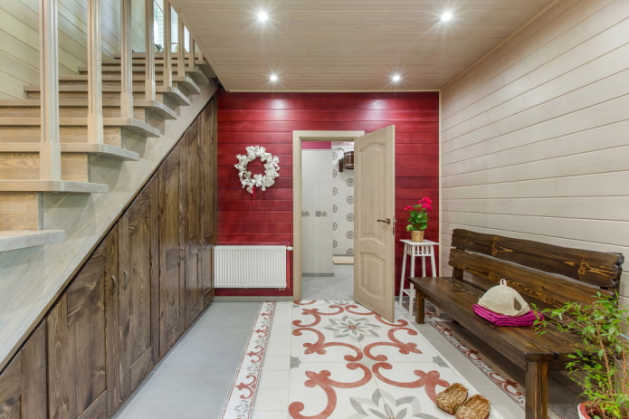 verlichting in de gang in het interieur van het huis