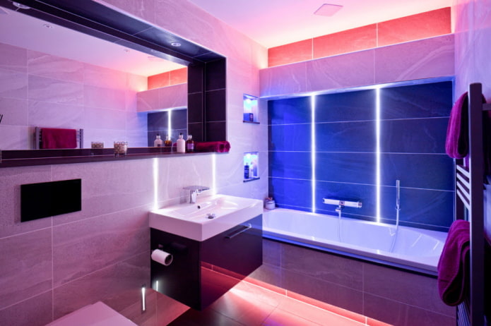 decoratieve verlichting in het interieur van de badkamer