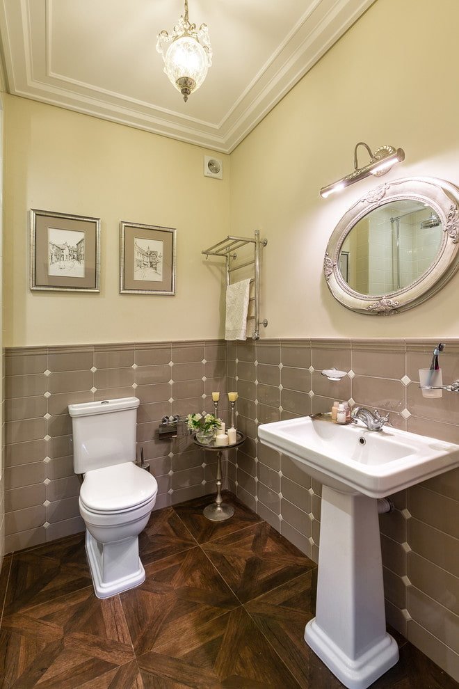 hoofdverlichting in het interieur van de badkamer