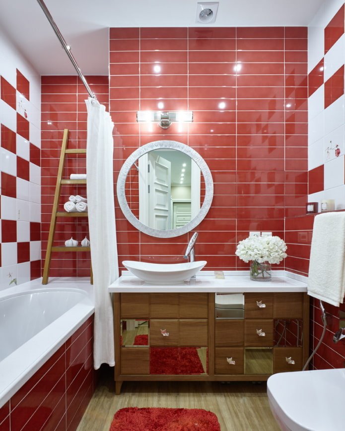 verlichting in het interieur van een kleine badkamer