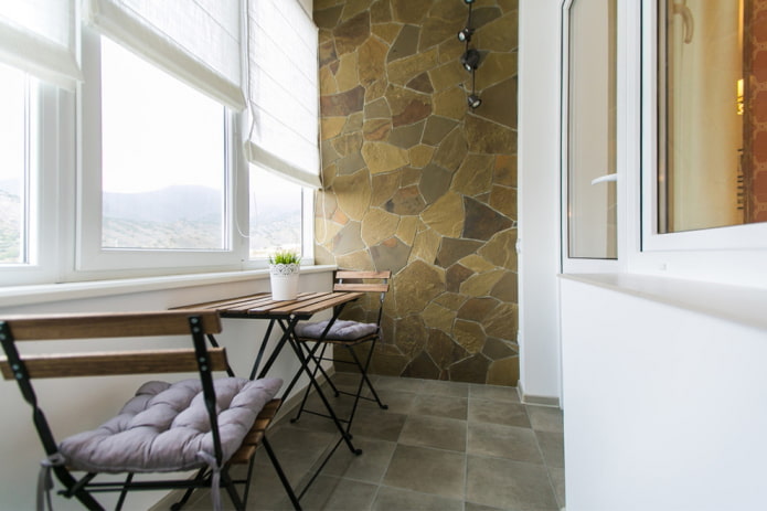 Accentmuurbekleding op het balkon