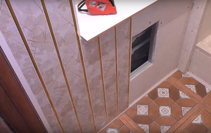 installatie van kunststof panelen met lijm