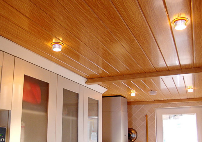 Afwerking van PVC-paneelplafond