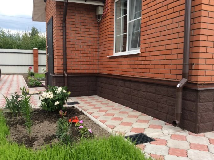 afwerking van de fundering van een priv?woning