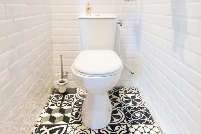 lichte vloer in het toilet