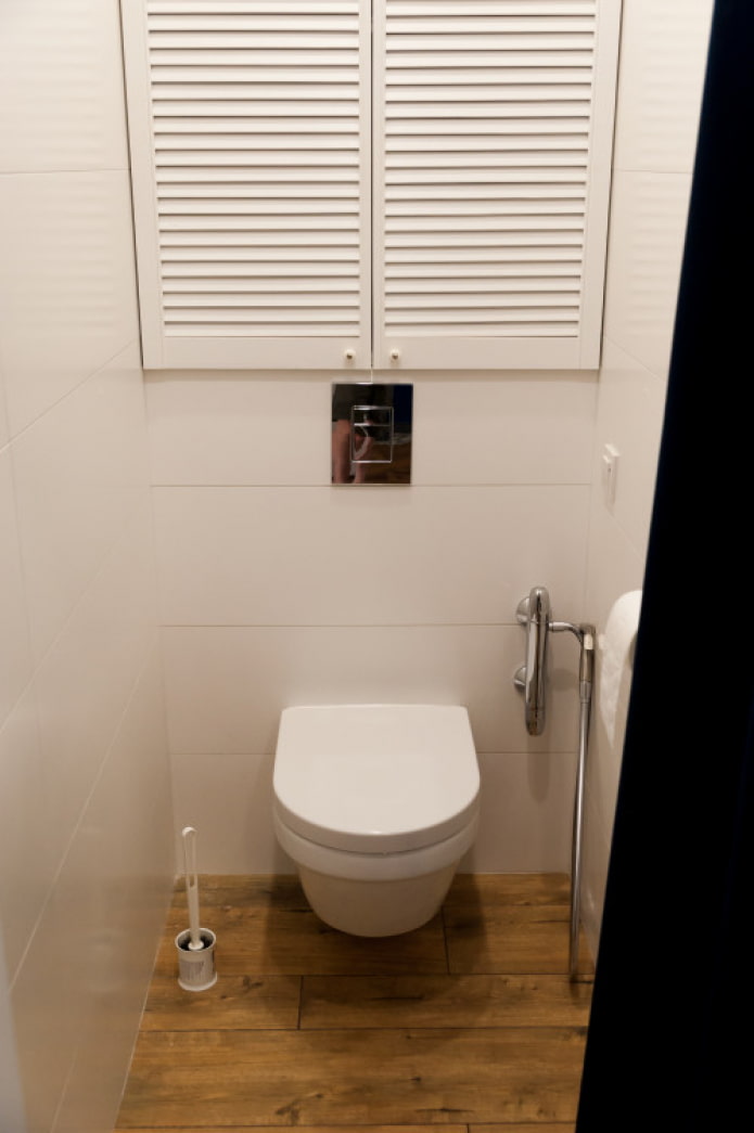 houten vloer in de badkamer