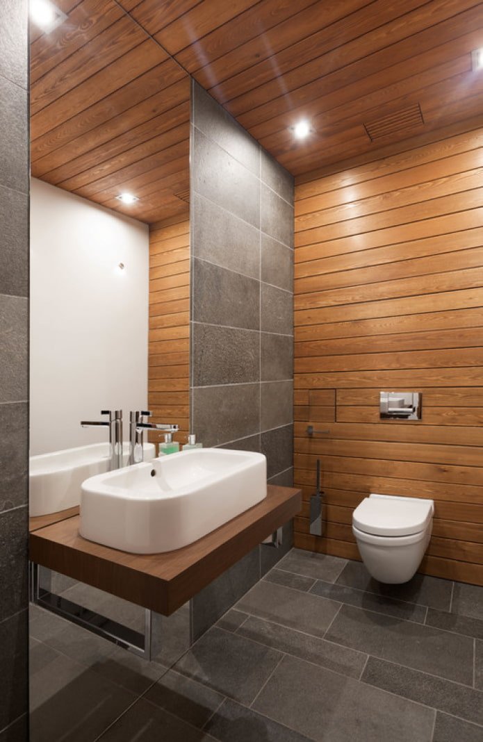 bekleding op de muren in de badkamer