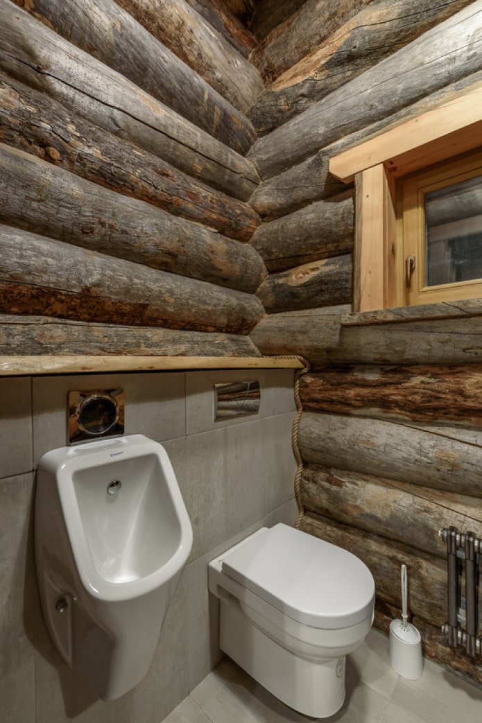 houten muren in de badkamer
