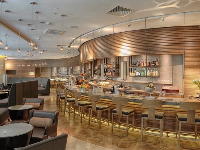 restaurant met bar