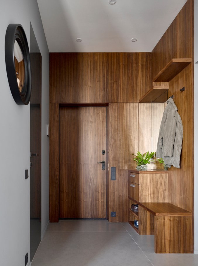 hal met houten wanden