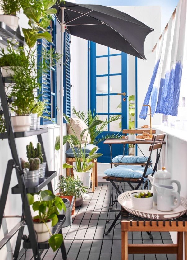 open balkon met groen