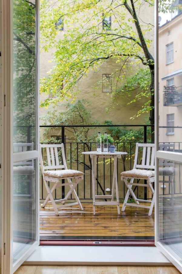 houten vloer op een loggia